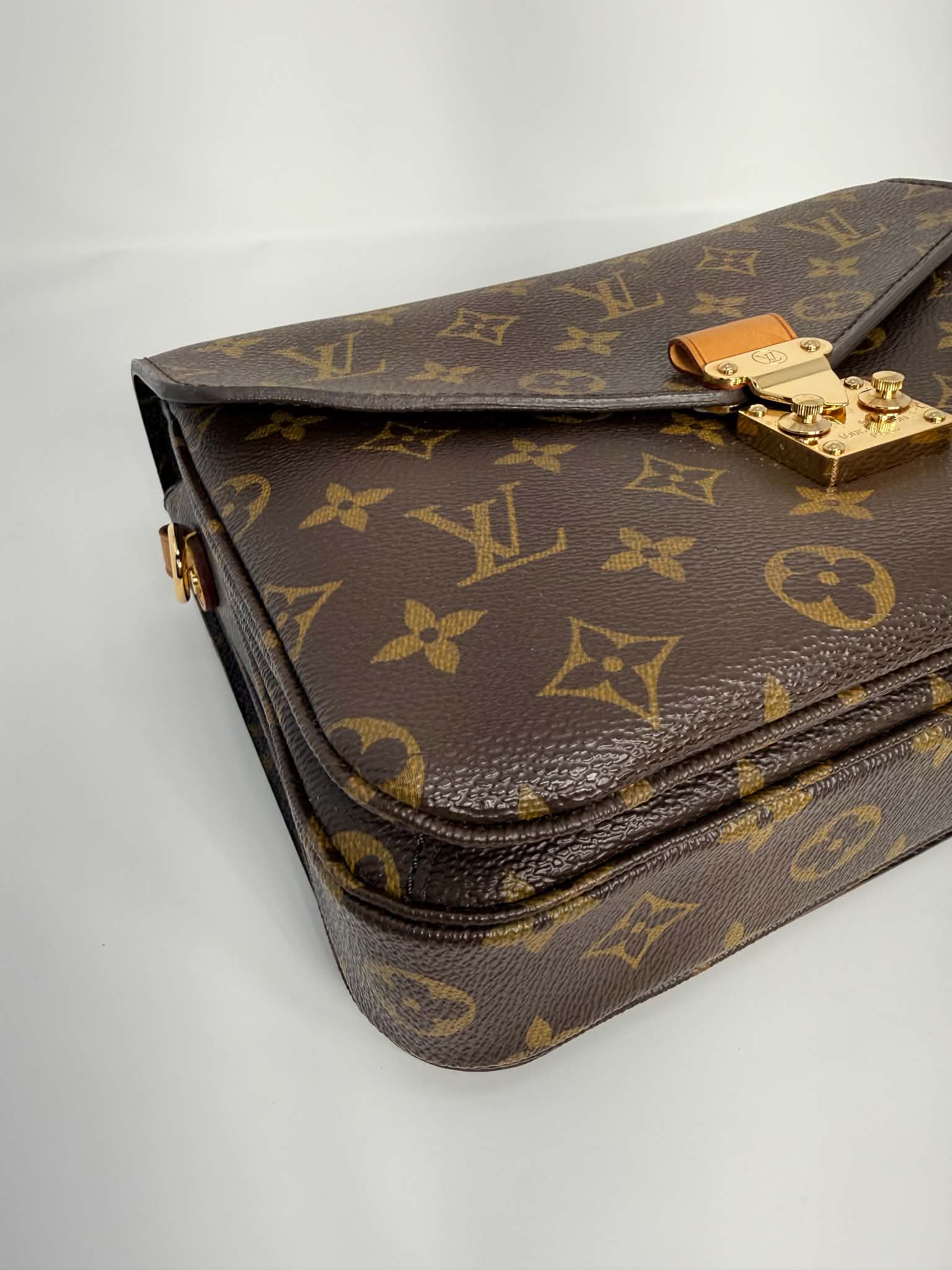 Louis Vuitton Monogram Pochette Metis