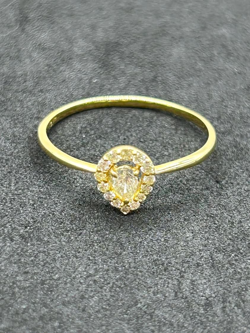 Tear Drop Diamond Ring in 18K Yellow Gold