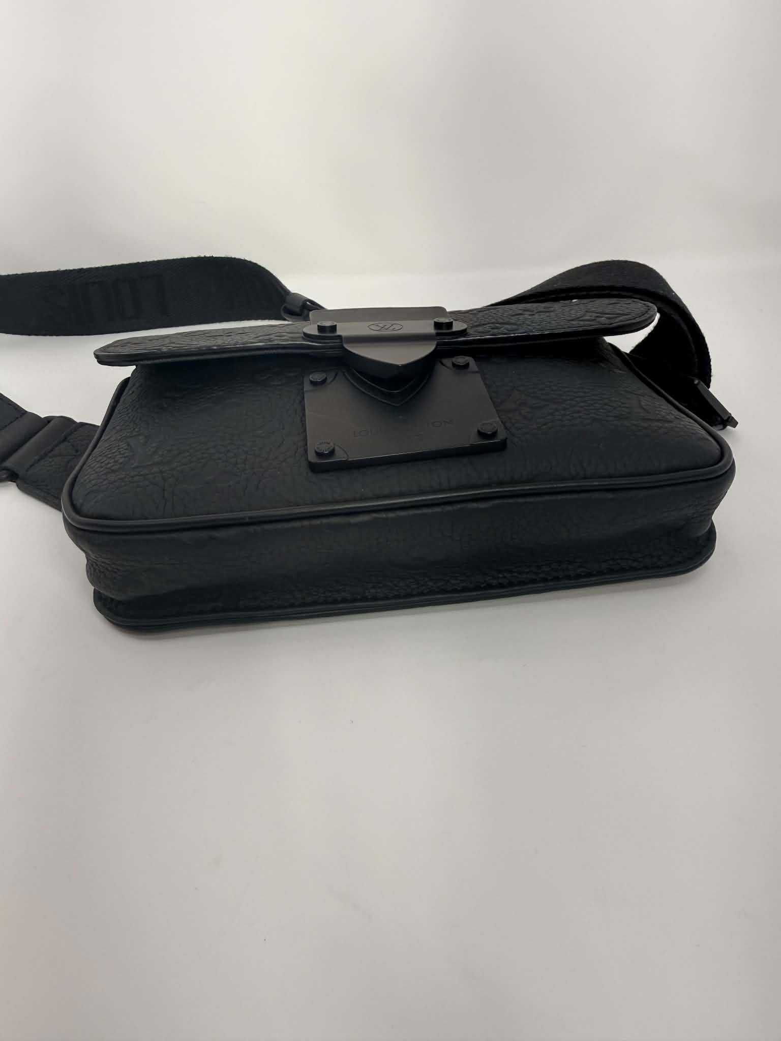 Louis Vuitton S Lock Sling Bag in black Taurillon leather
