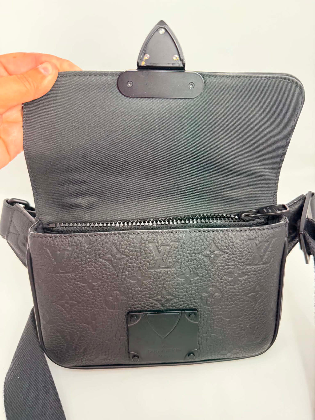 Louis Vuitton S Lock Sling Bag in black Taurillon leather