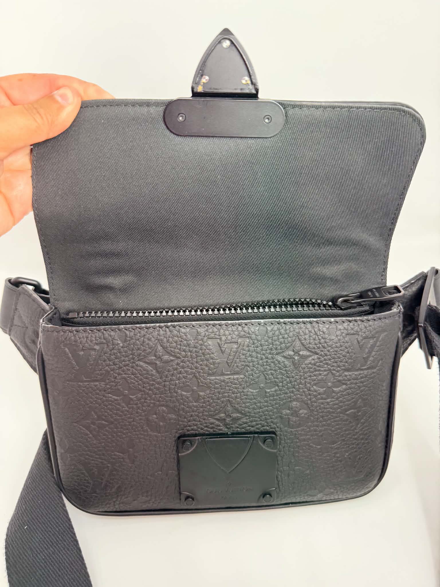 Louis Vuitton S Lock Sling Bag in black Taurillon leather