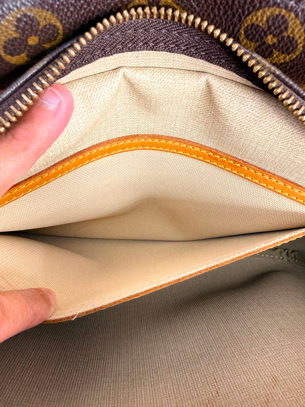 Louis Vuitton Reporter MM in Monogram