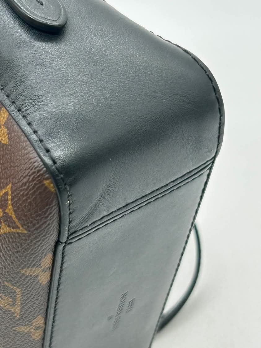 Louis Vuitton Monogram Saintonge Black