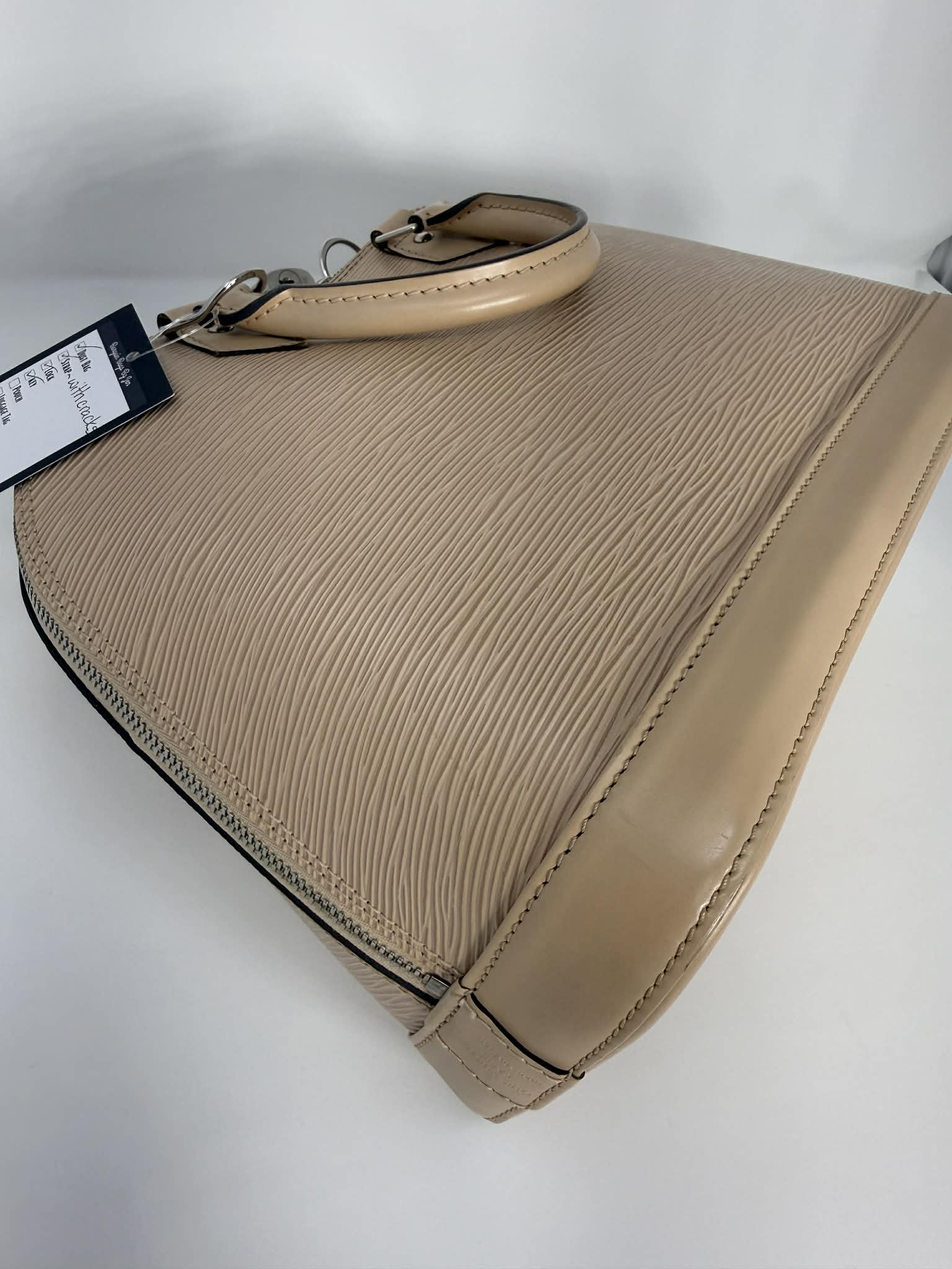 Louis Vuitton Alma MM Epi Tan