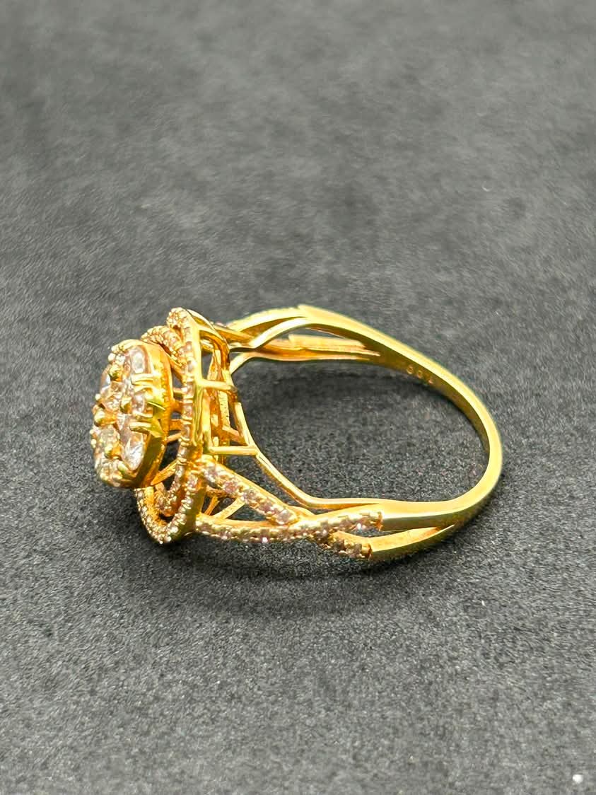 Cluster Diamond Ring in 18K Yellow Gold