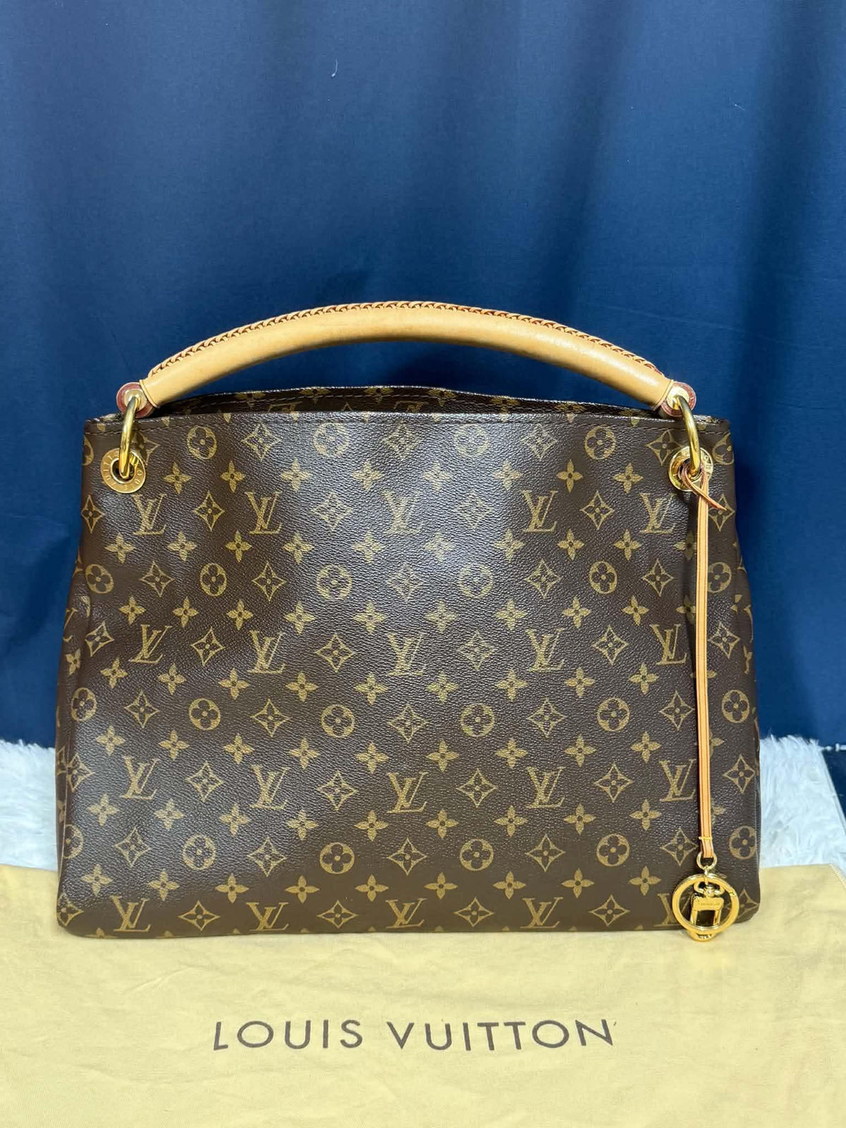 Louis Vuitton Artsy MM Monogram