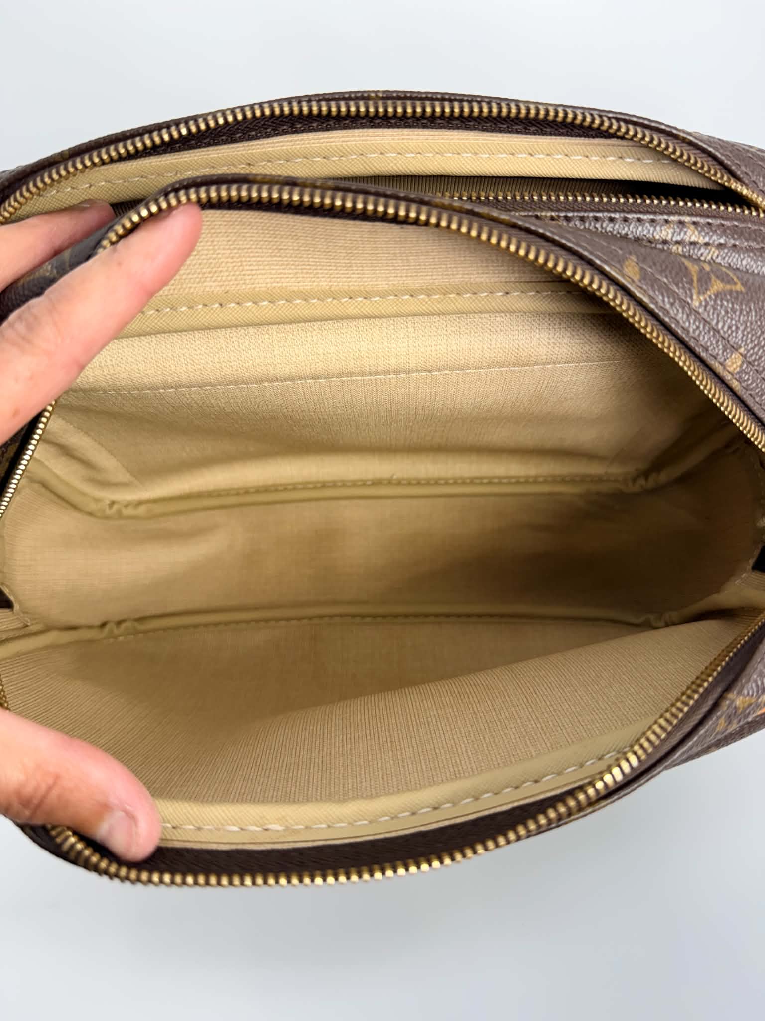 Louis Vuitton Reporter MM in Monogram