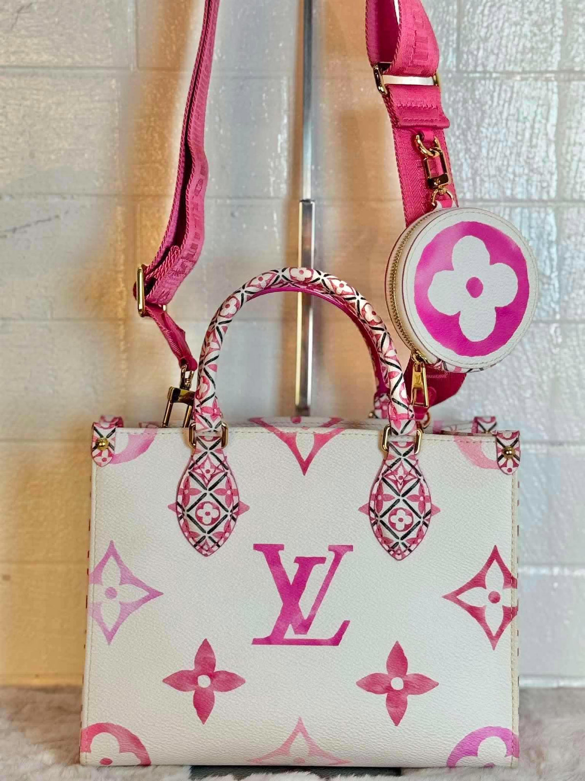 Louis Vuitton Monogram Giant By The Pool 2.0 Onthego PM Pink