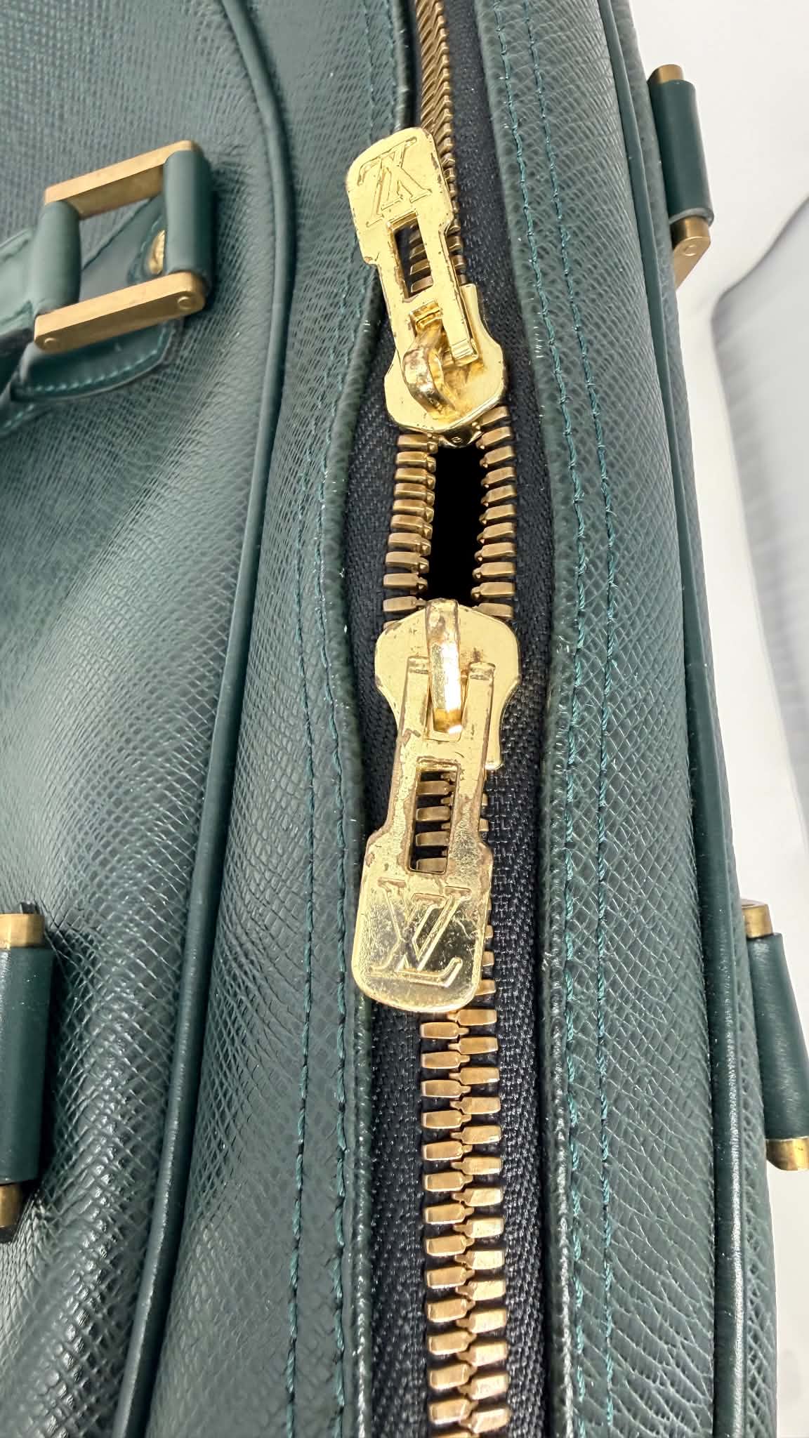 Louis Vuitton Vintage Kendall Taiga Leather Travel Bag