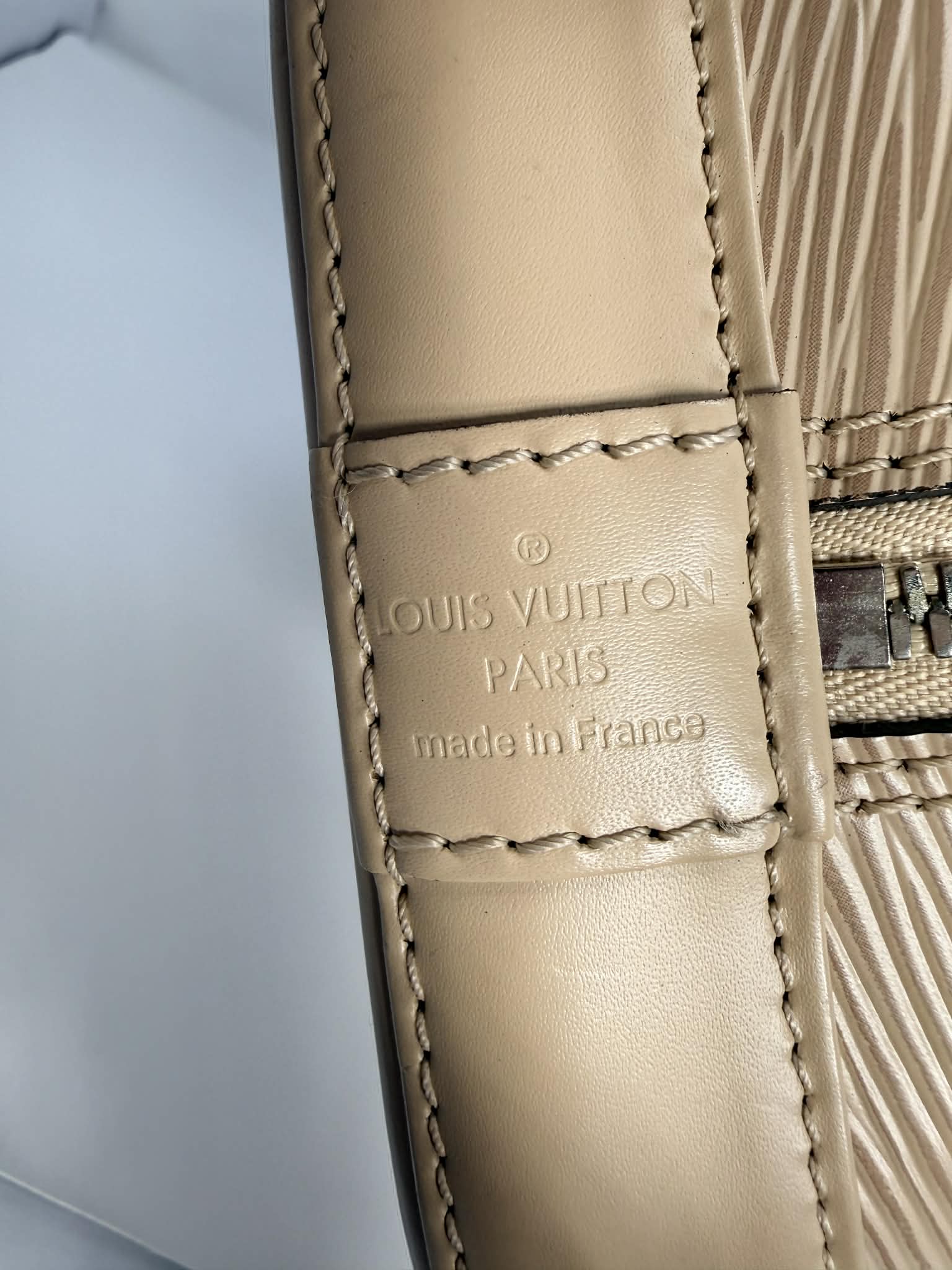 Louis Vuitton Alma MM Epi Tan