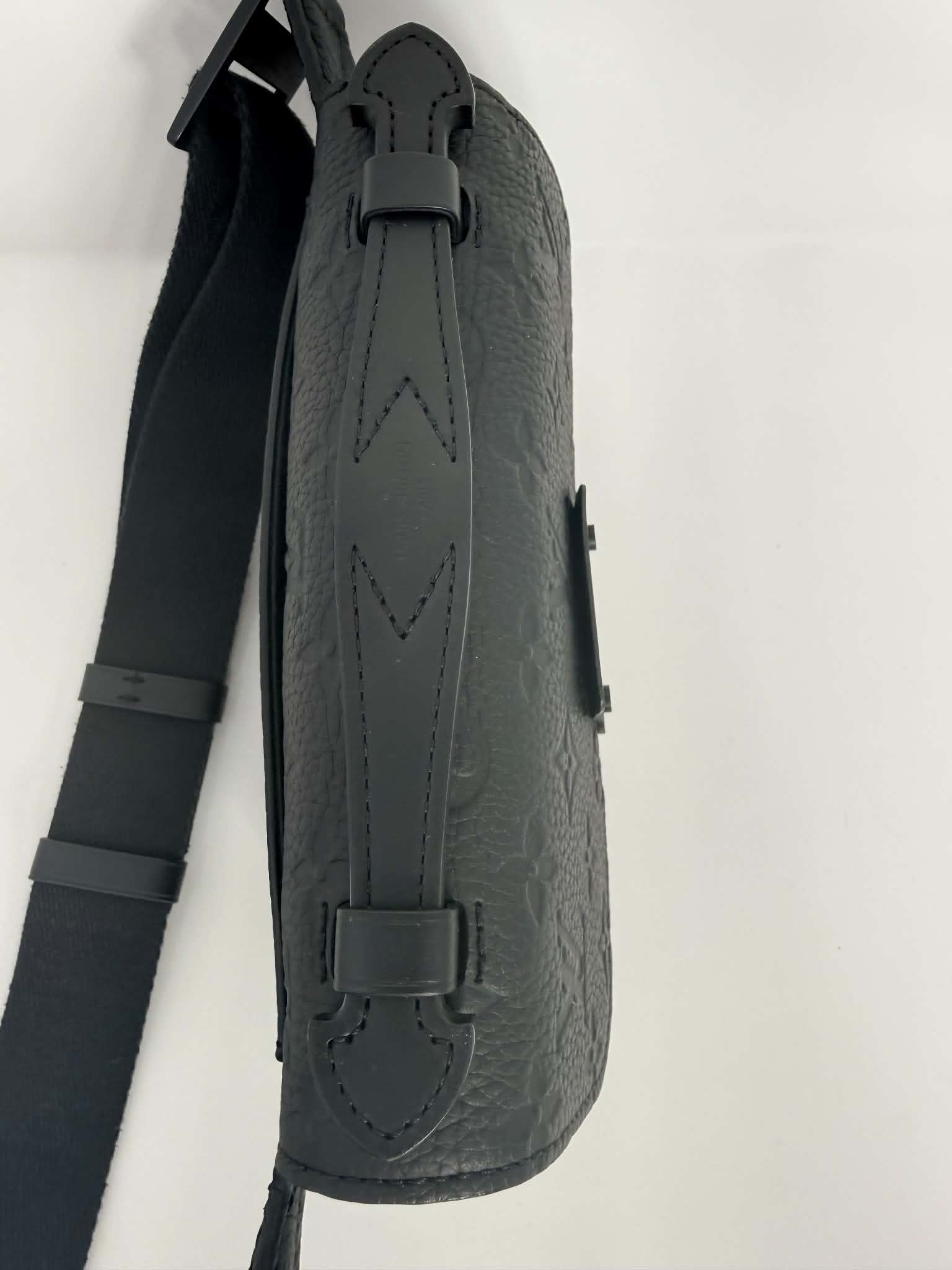 Louis Vuitton S Lock Sling Bag in black Taurillon leather