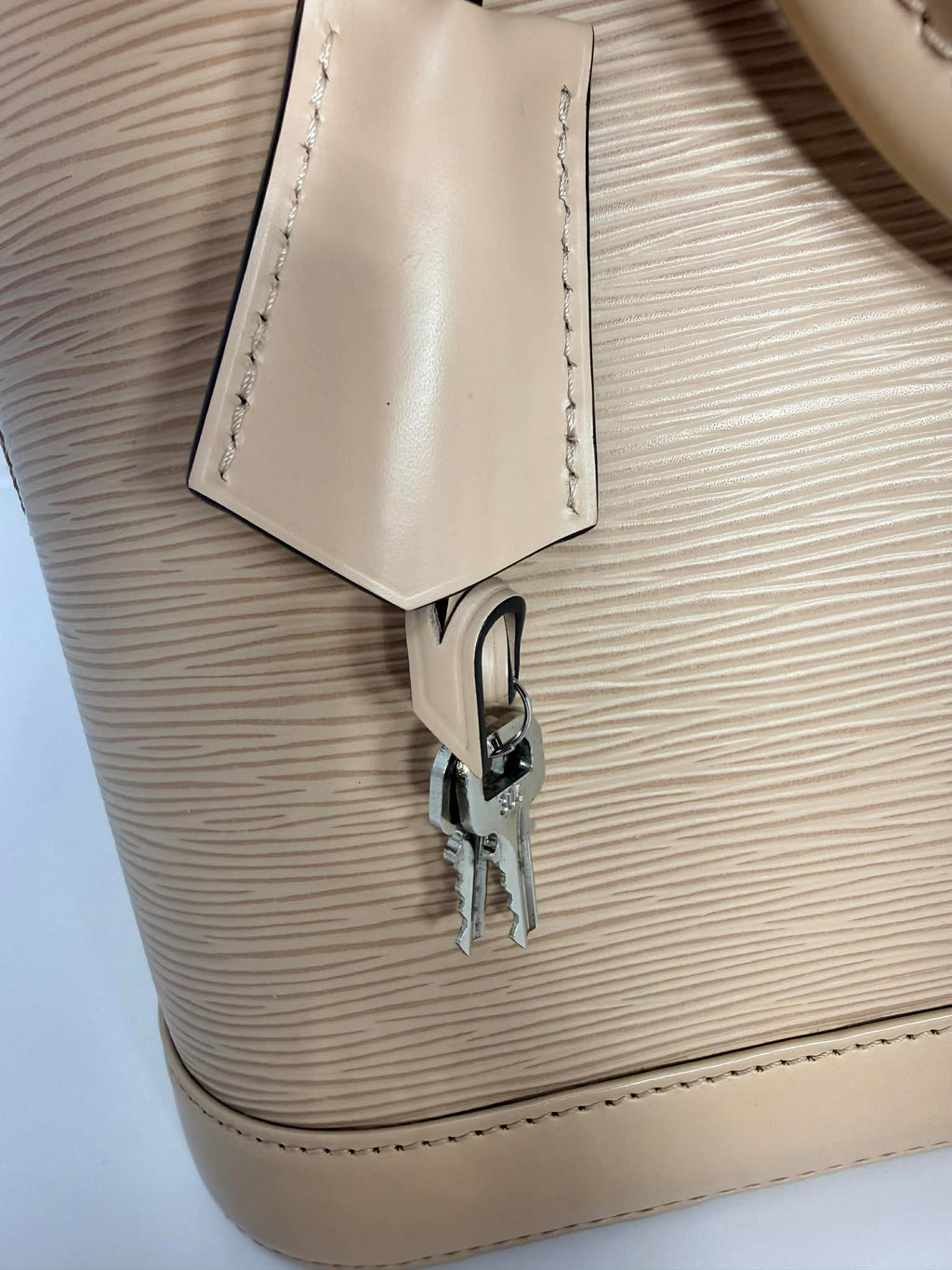 Louis Vuitton Alma MM Epi Tan
