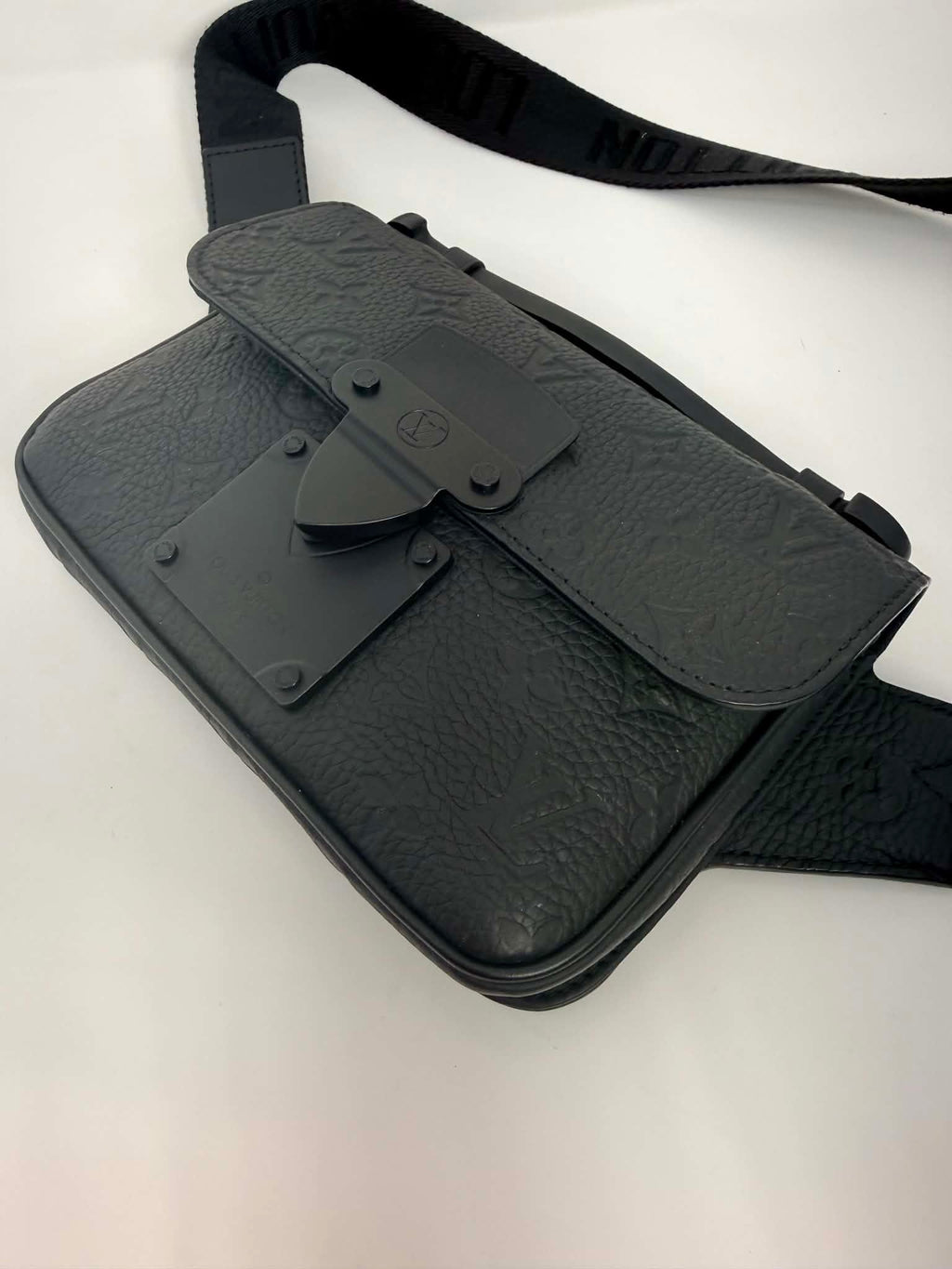 Louis Vuitton S Lock Sling Bag in black Taurillon leather