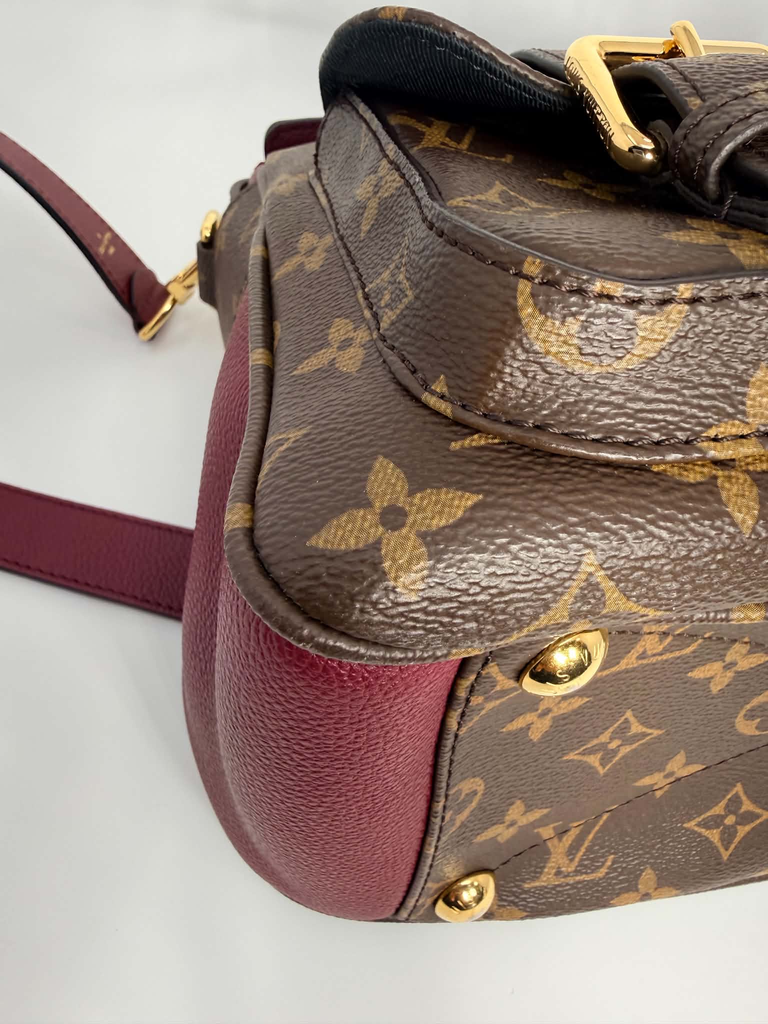 Louis Vuitton Monogram Manhattan NM Raisin