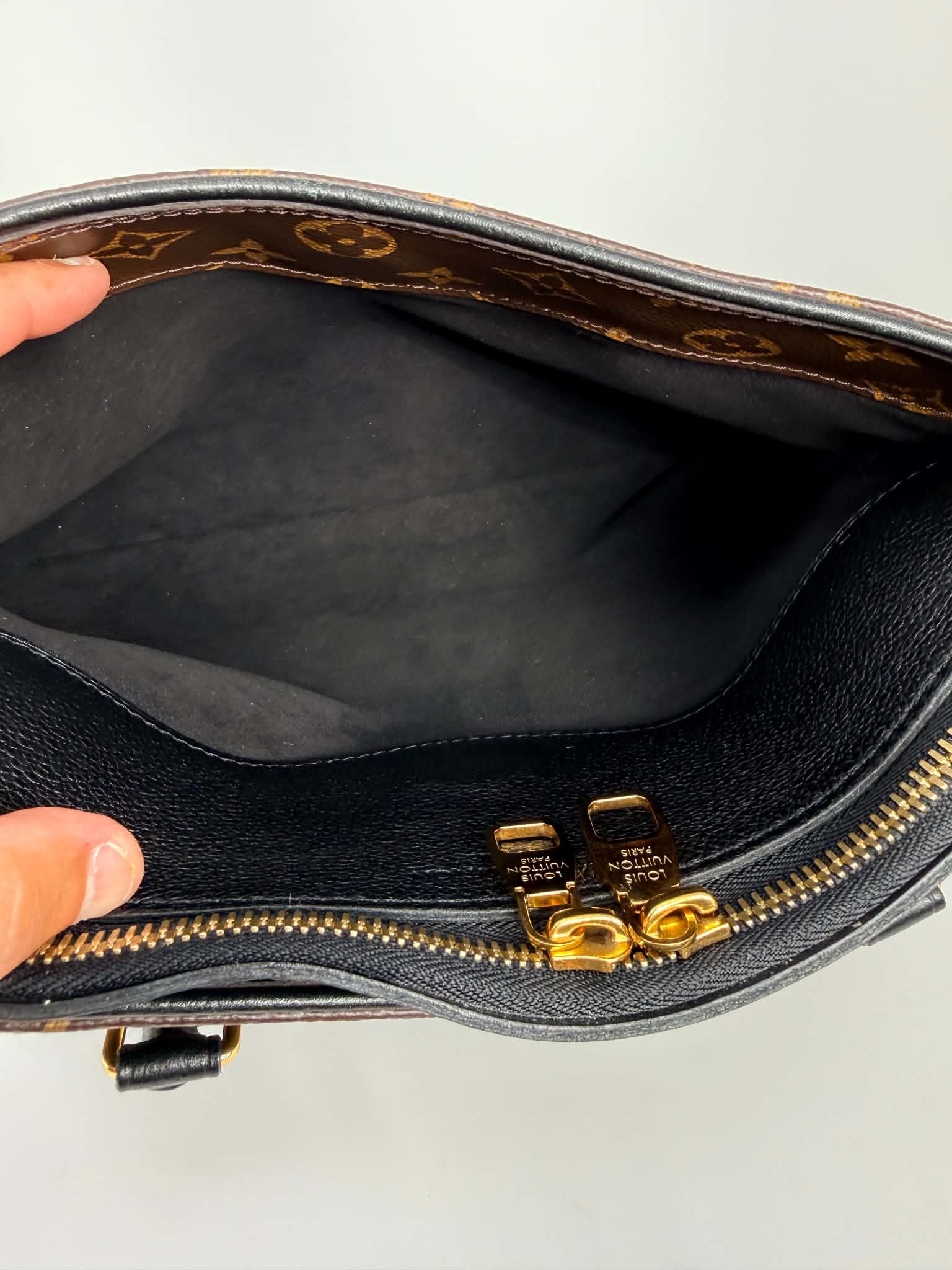 Louis Vuitton Pallas Noir MM