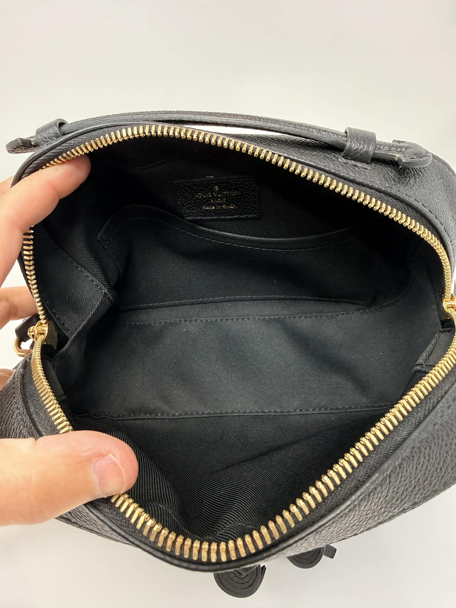 Louis Vuitton Saintonge Black Empreinte Leather