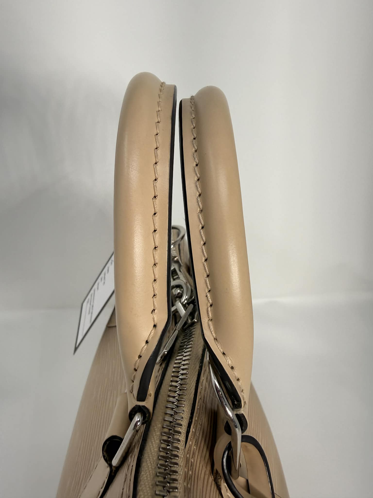 Louis Vuitton Alma MM Epi Tan
