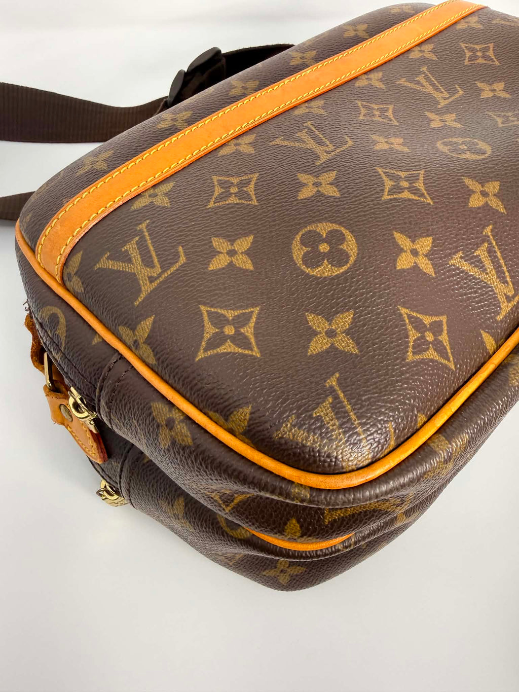 Louis Vuitton Reporter MM in Monogram