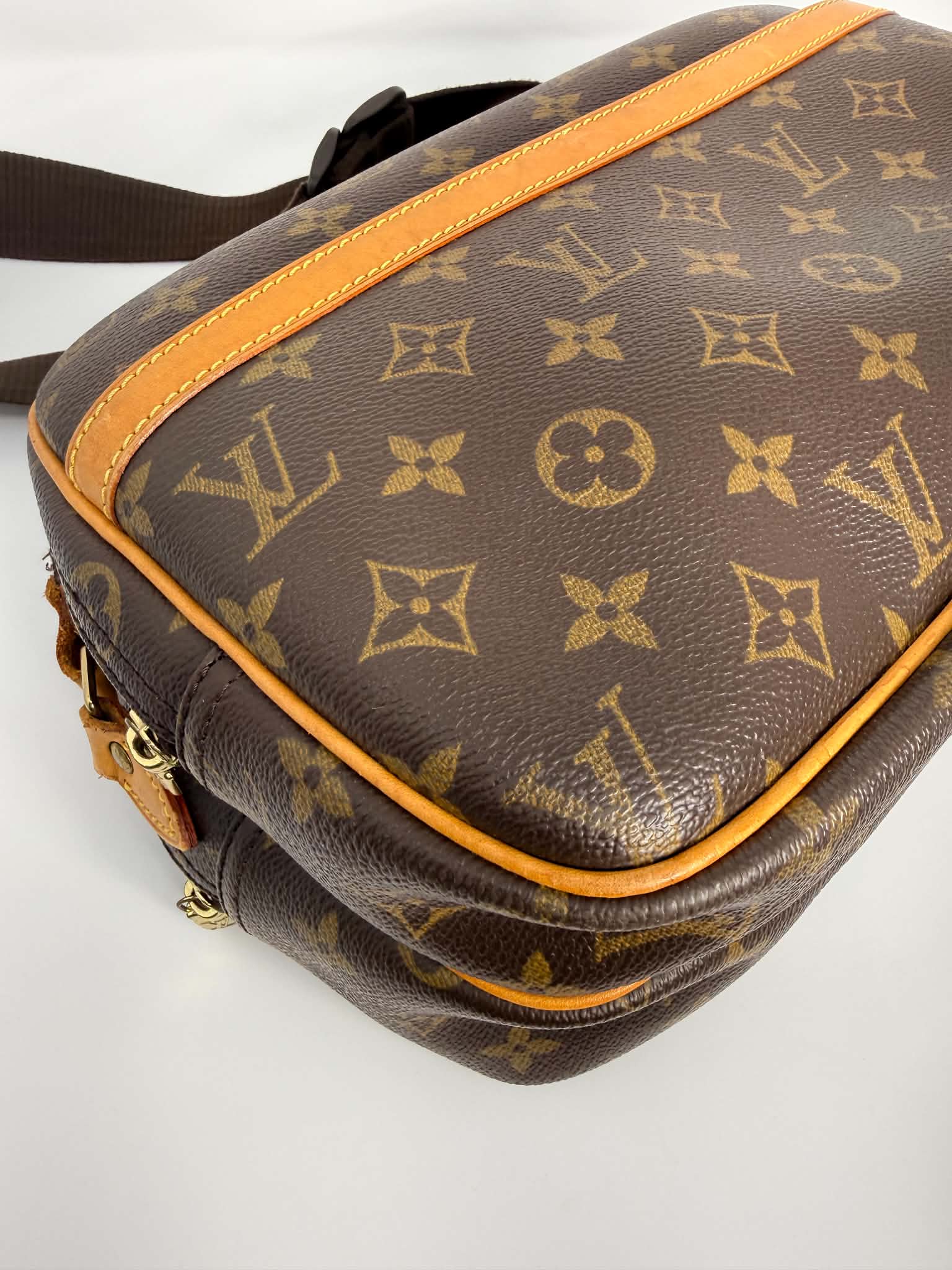 Louis Vuitton Reporter MM in Monogram