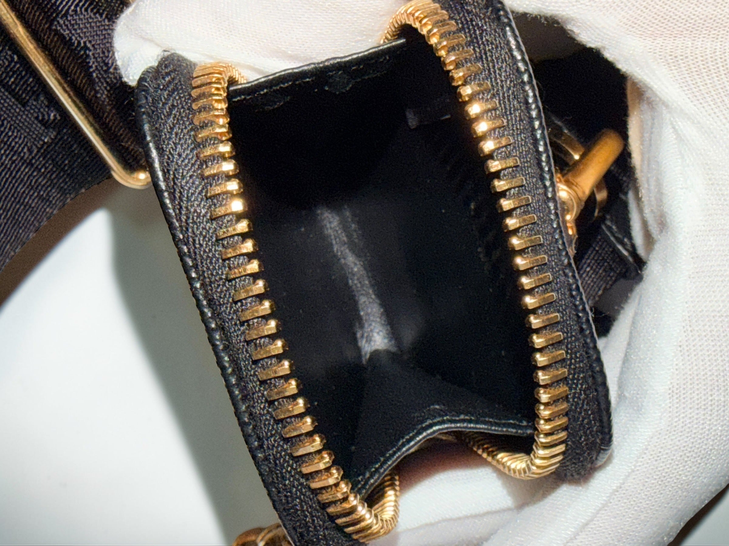 Prada Re-Edition 2005 Saffiano Leather Bag