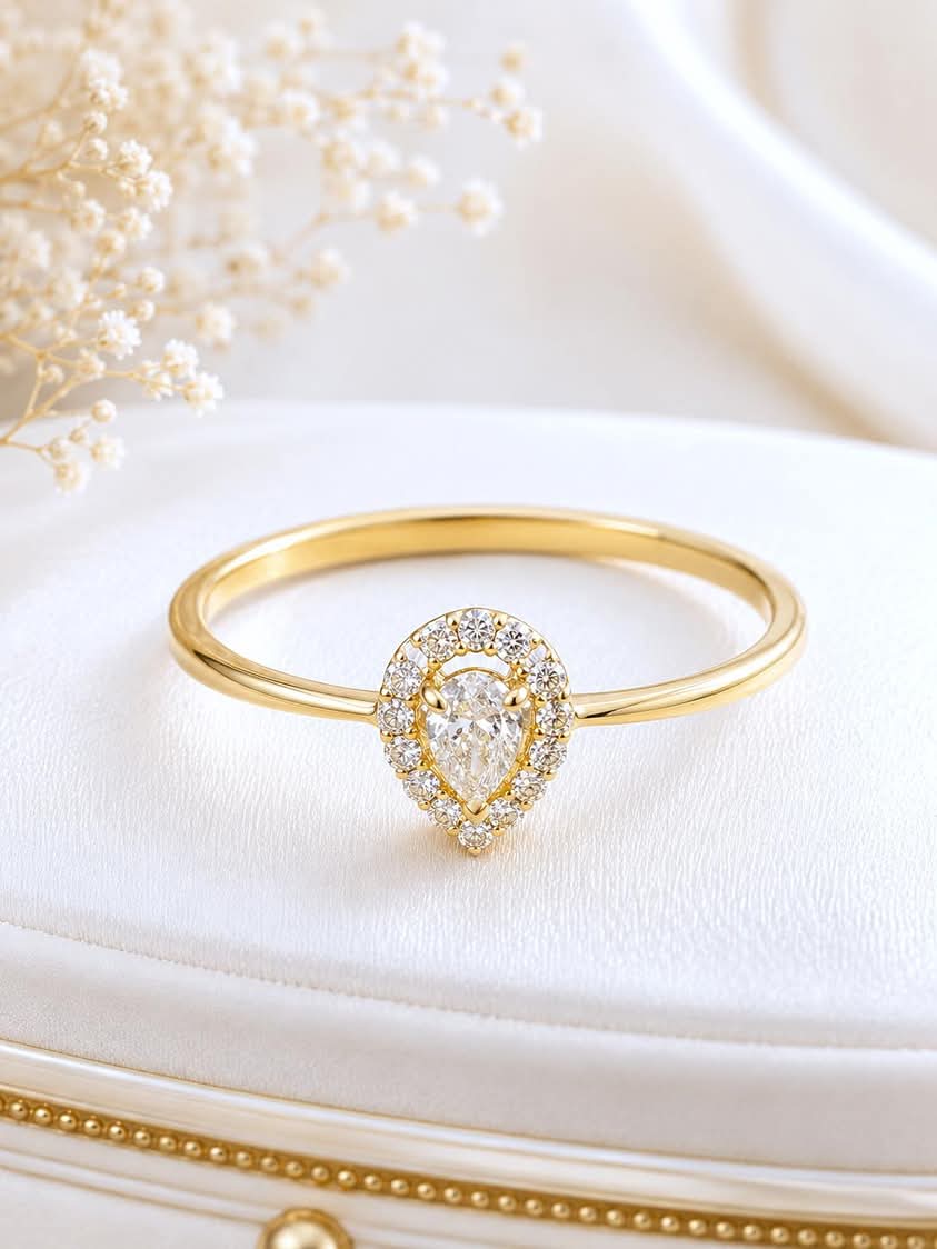 Tear Drop Diamond Ring in 18K Yellow Gold