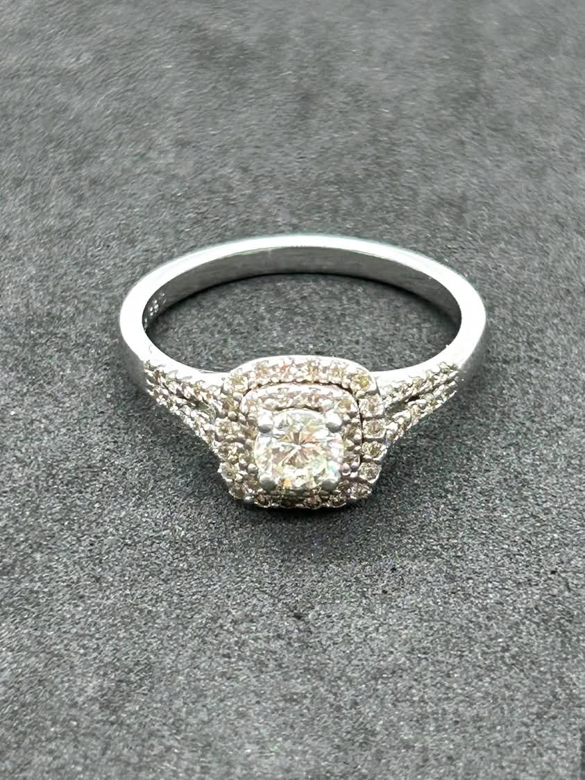 Diamond Halo Ring in 18K White Gold