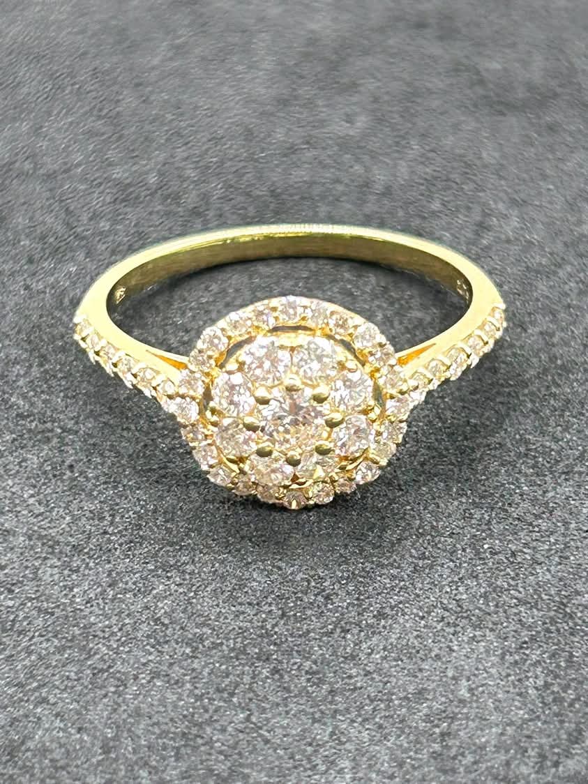 Round Cluster Diamond and 18K Yellow Gold Ring