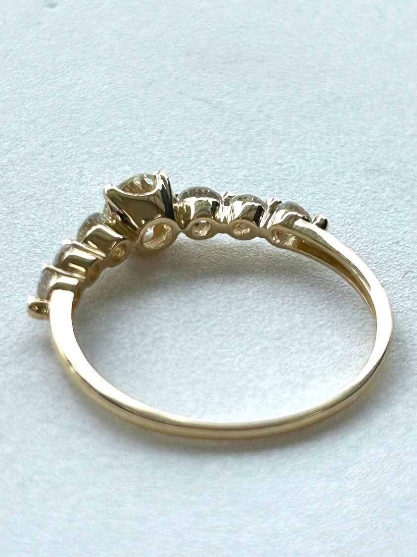 Diamond and 18K Yellow Gold Ring