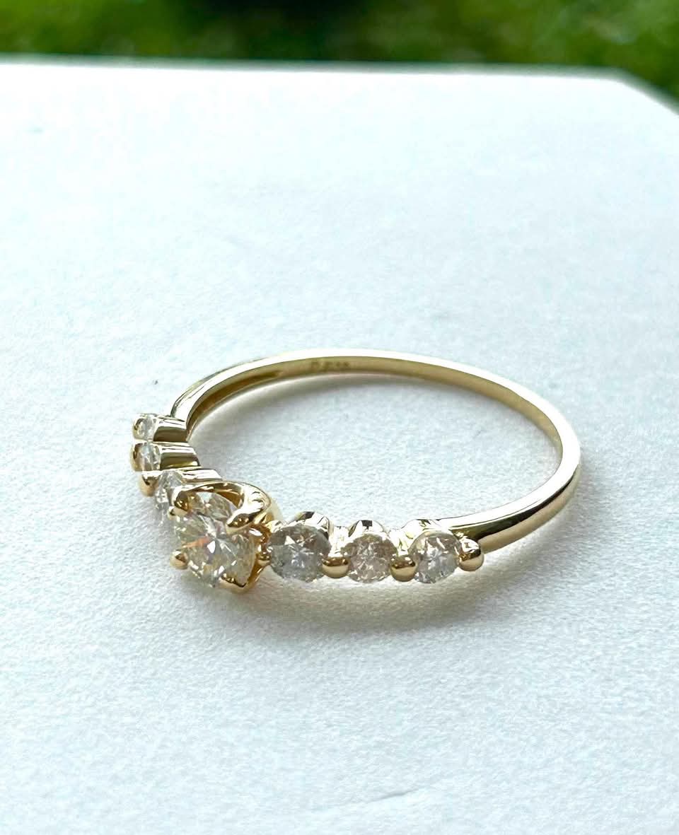 Diamond and 18K Yellow Gold Ring