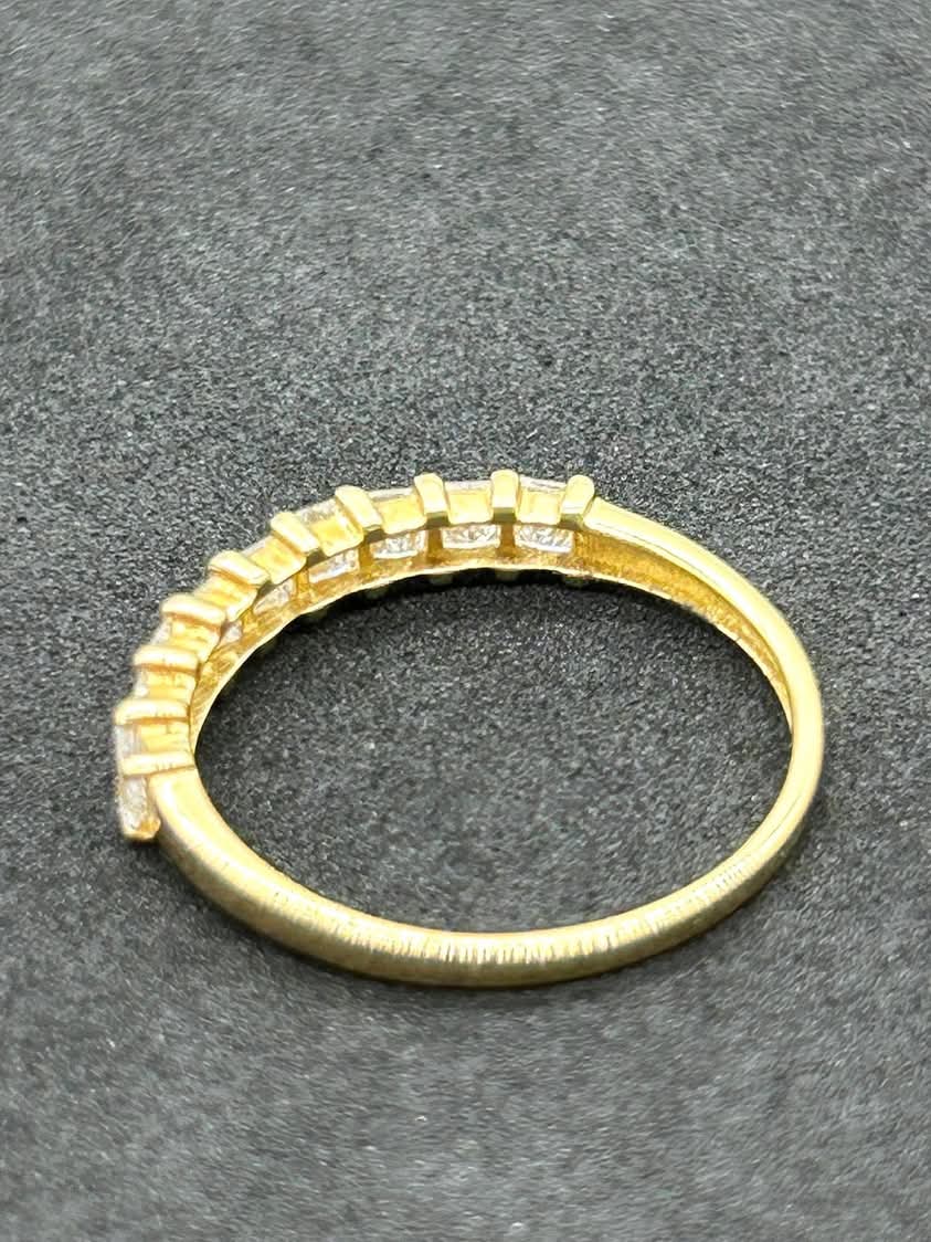 Diamond Ring in 18k Yellow Gold