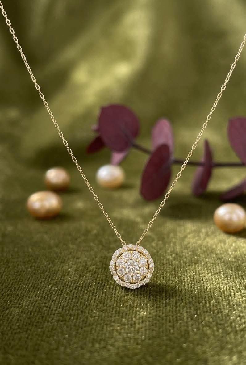 Diamond Pendant in 18K Yellow Gold with Chain