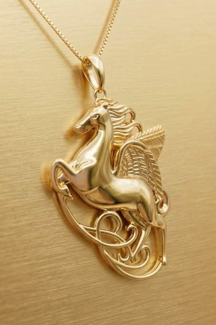 Pegasus Necklace 18K Yellow Gold