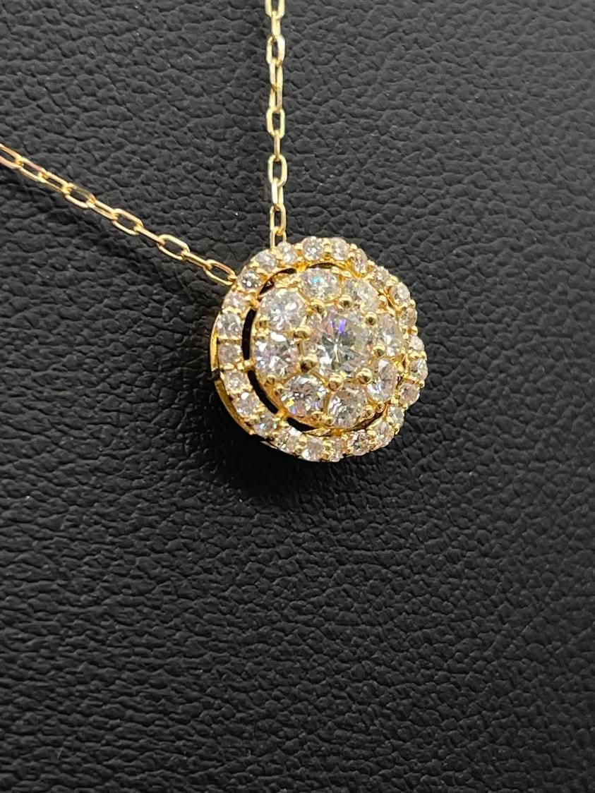 Diamond Pendant in 18K Yellow Gold with Chain